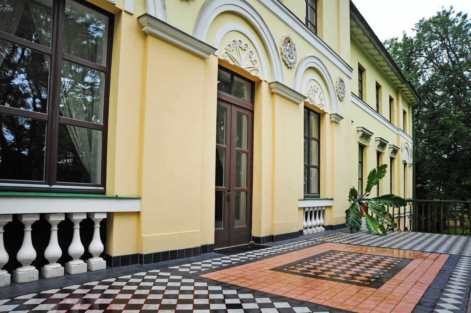 Nauksenu Muiza Hotel Naukseni Ngoại thất bức ảnh