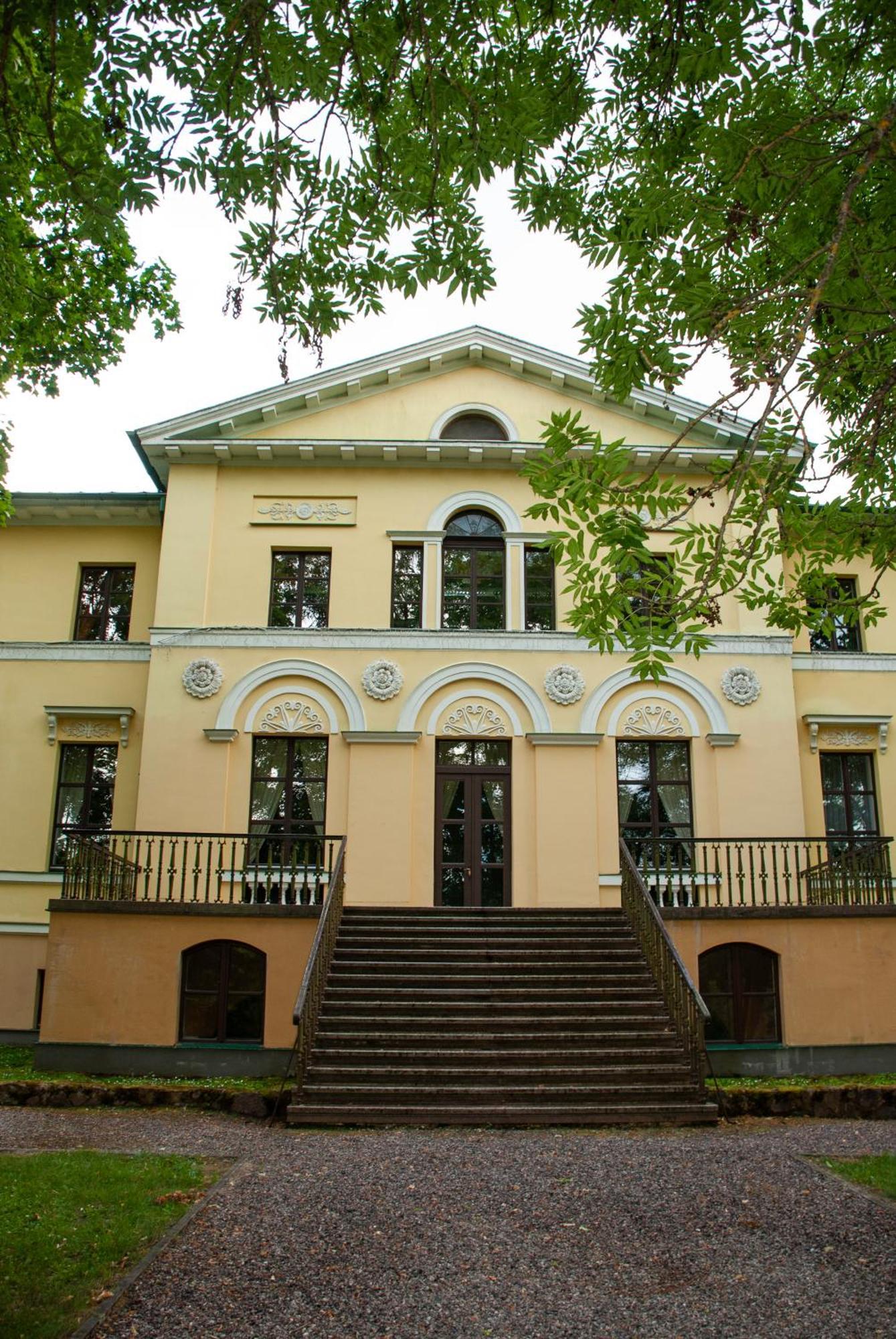 Nauksenu Muiza Hotel Naukseni Ngoại thất bức ảnh